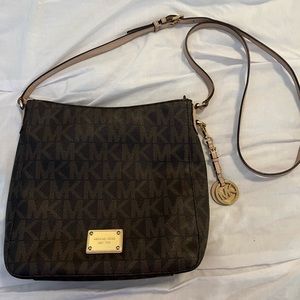 MICHAEL KORS CROSSBODY